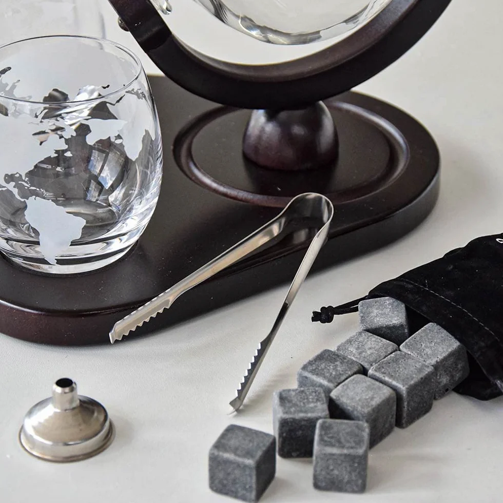 MikaMax – Globe Decanter Deluxe Set – Zestaw Karafek Do Whisky – Ręcznie Wykonany Zestaw Do Whisky – W Tym 2 Szklanki Do Whisky – Przezroczyste – Zestaw Szklanych Karafek