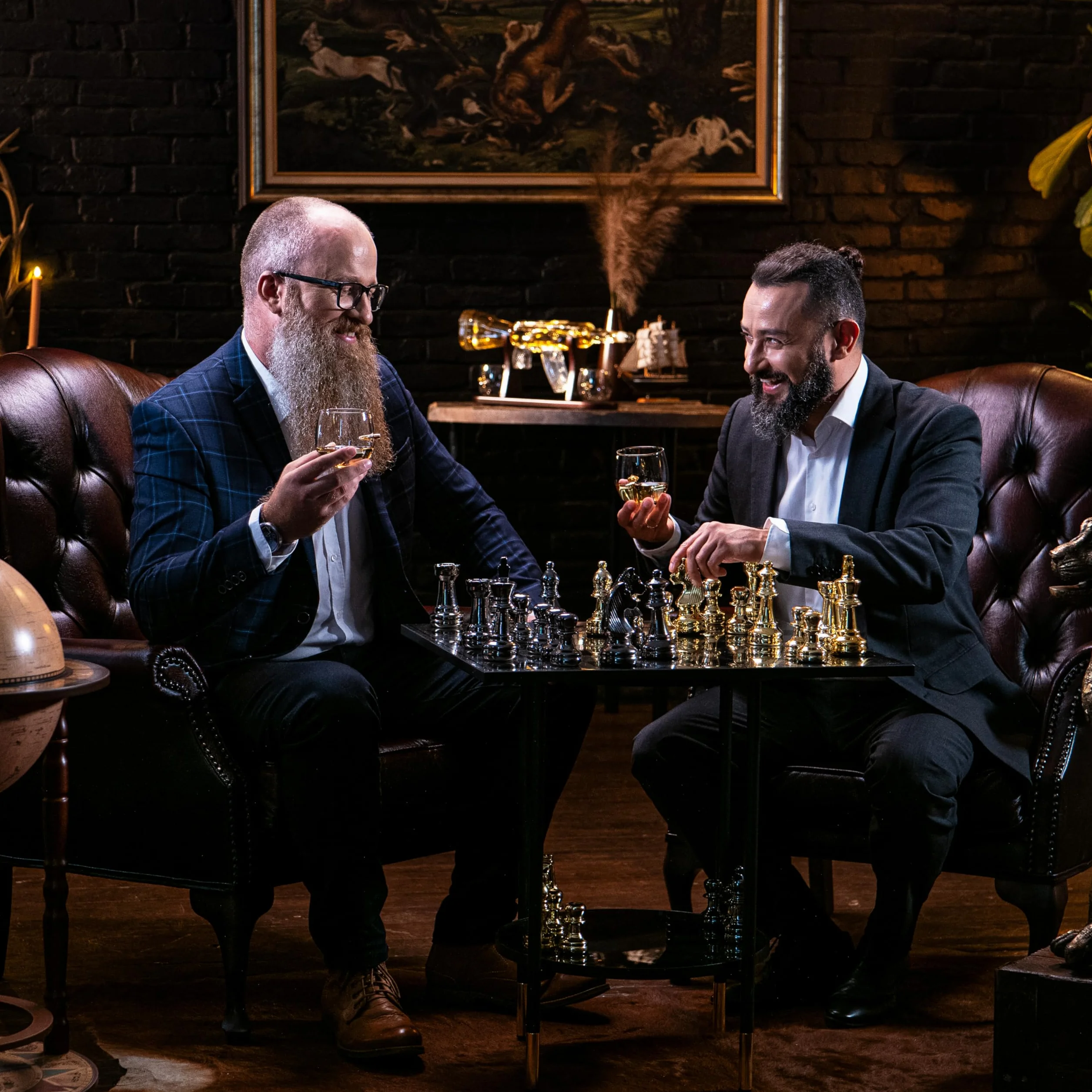 WHISISKEY Zestaw Karafka do Whisky - Zestaw Prezentowy Whiskey - Prezenty dla Mężczyzn - Pomysły na Prezent dla Mężczyzny - Karafka 1000ML, 2 Szklanki do Whisky, 4 Kamienie do Whisky, Akcesoria