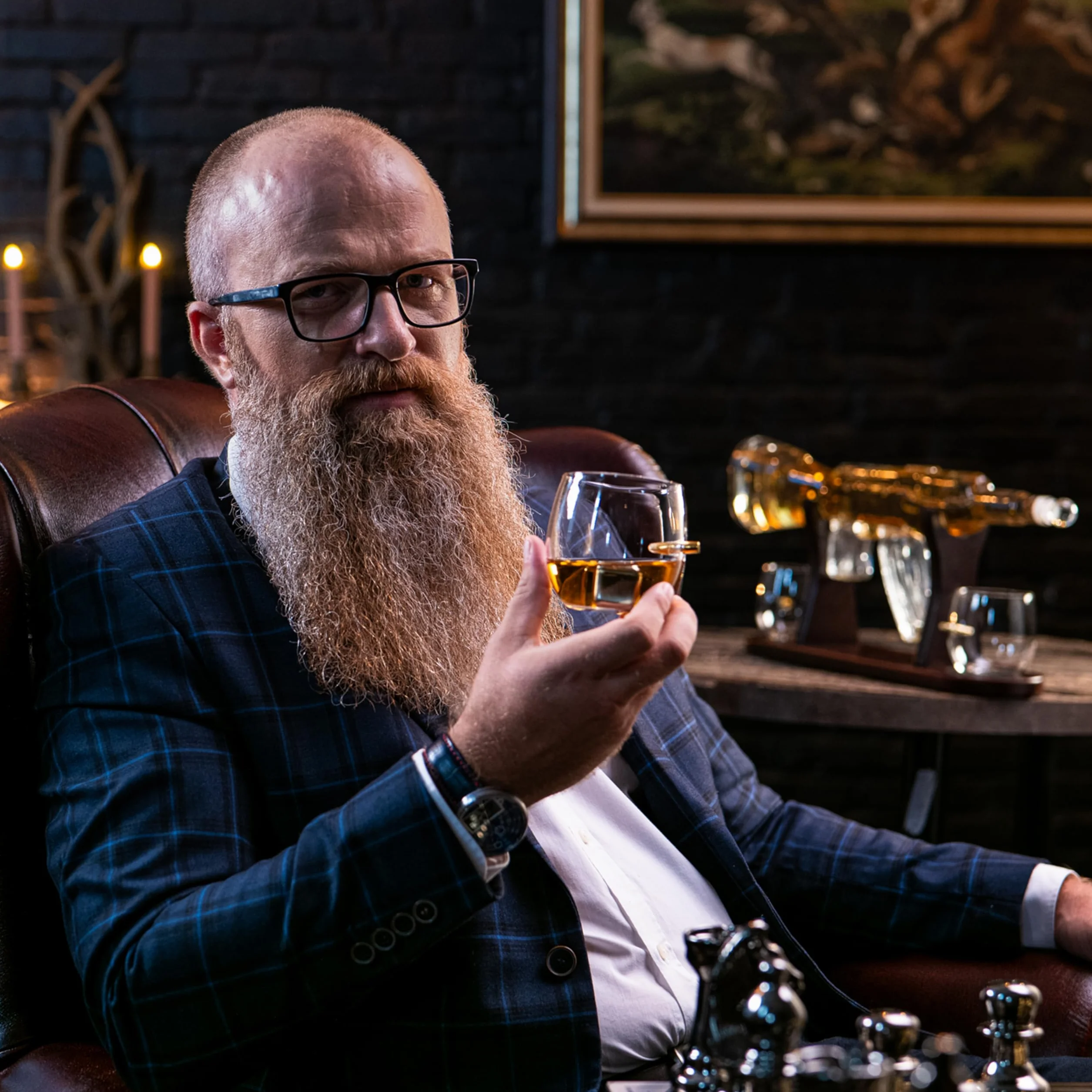 WHISISKEY Zestaw Karafka do Whisky - Zestaw Prezentowy Whiskey - Prezenty dla Mężczyzn - Pomysły na Prezent dla Mężczyzny - Karafka 1000ML, 2 Szklanki do Whisky, 4 Kamienie do Whisky, Akcesoria