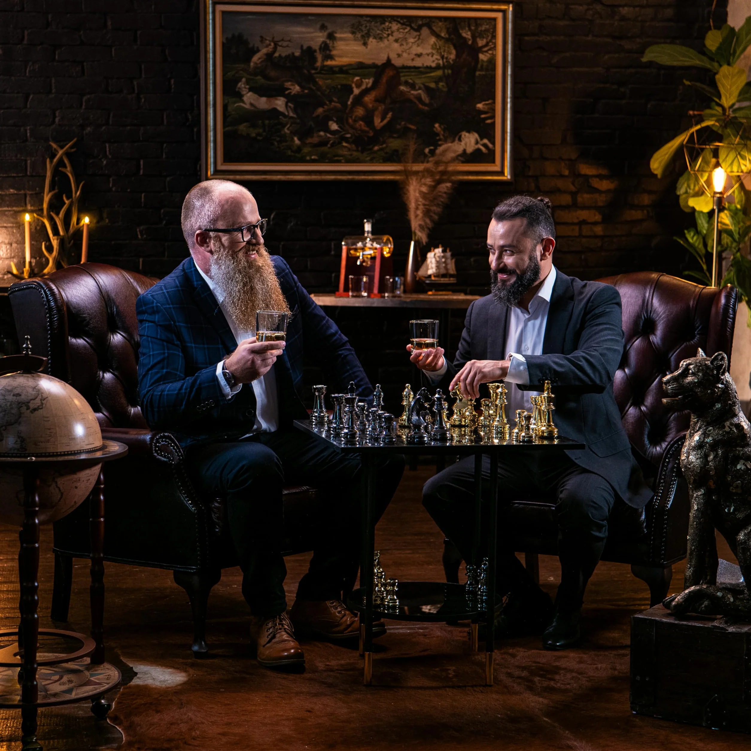 WHISISKEY Zestaw Karafka do Whisky - Zestaw Prezentowy Whiskey - Prezenty dla Mężczyzn - Pomysły na Prezent dla Mężczyzny - Żaglówki Karafka 1100ML, 2 Szklanki do Whisky, 4 Kamienie do Whisky