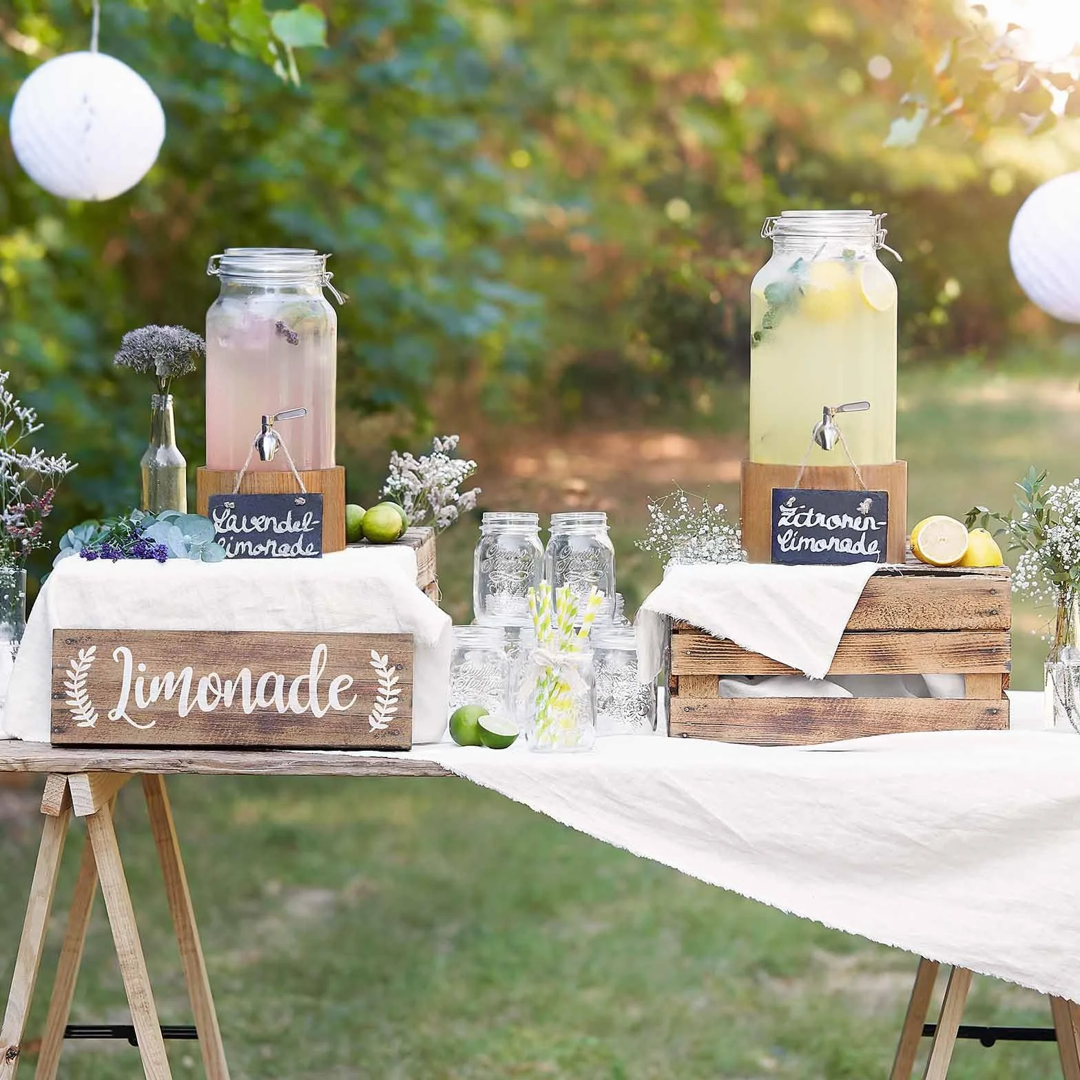 SPRINGLANE szklany dozownik do napojów 5 L Greta z kranikiem ze stali nierdzewnej i stojakiem z drewna kauczukowego, dozownik do lemoniady, Vintage Design Mason Jar