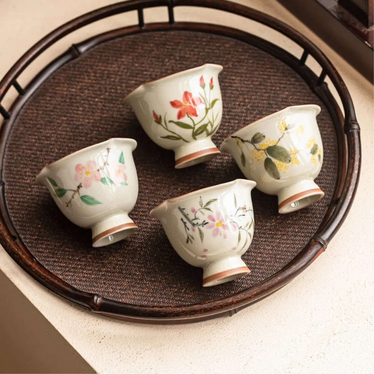 Ręcznie malowany porcelanowy kubek o pojemności 55 ml, wysokiej klasy domowy zestaw do herbaty, zestaw do degustacji herbaty, odporność na wysoką temperaturę - Jingui Iris Cup [pudełko] -55 ml