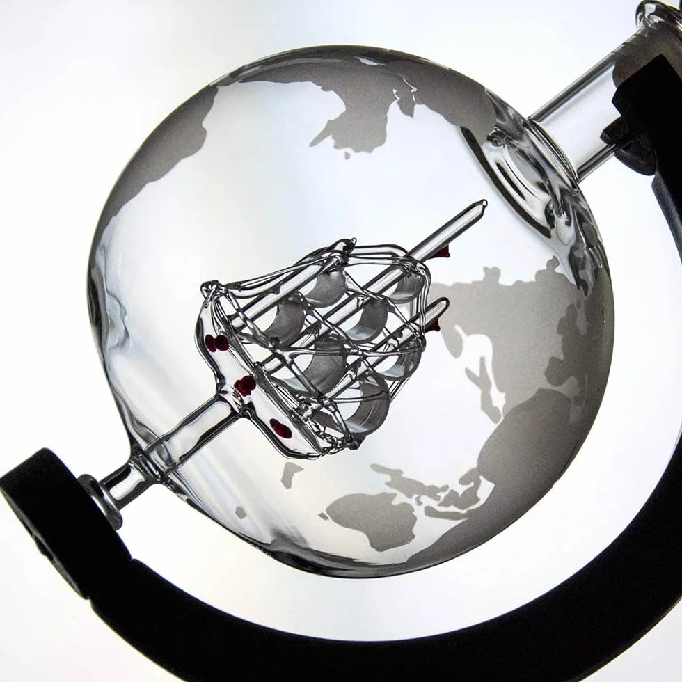 MikaMax – Globe Decanter Deluxe Set – Zestaw Karafek Do Whisky – Ręcznie Wykonany Zestaw Do Whisky – W Tym 2 Szklanki Do Whisky – Przezroczyste – Zestaw Szklanych Karafek