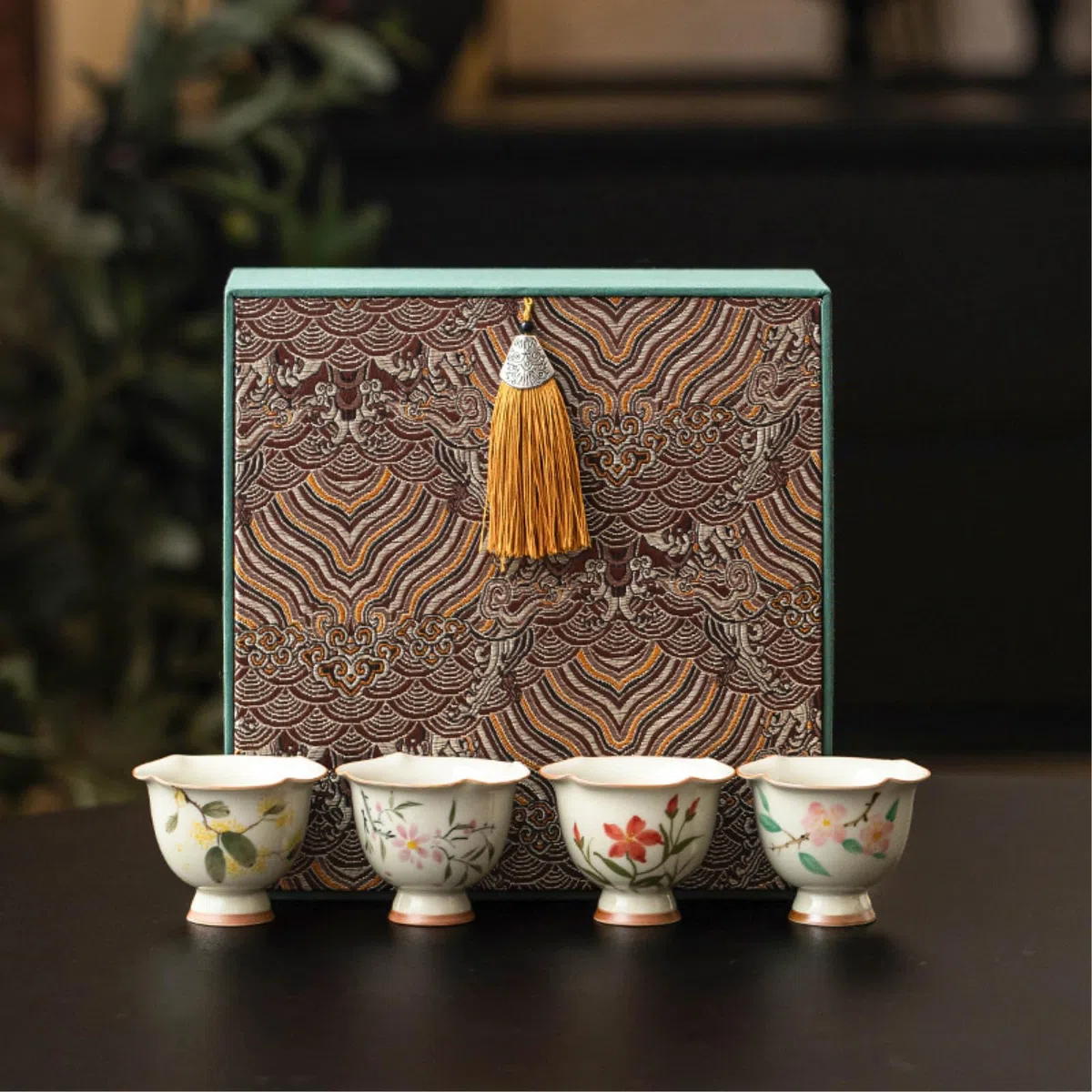 Ręcznie malowany porcelanowy kubek o pojemności 55 ml, wysokiej klasy domowy zestaw do herbaty, zestaw do degustacji herbaty, odporność na wysoką temperaturę - Jingui Iris Cup [pudełko] -55 ml