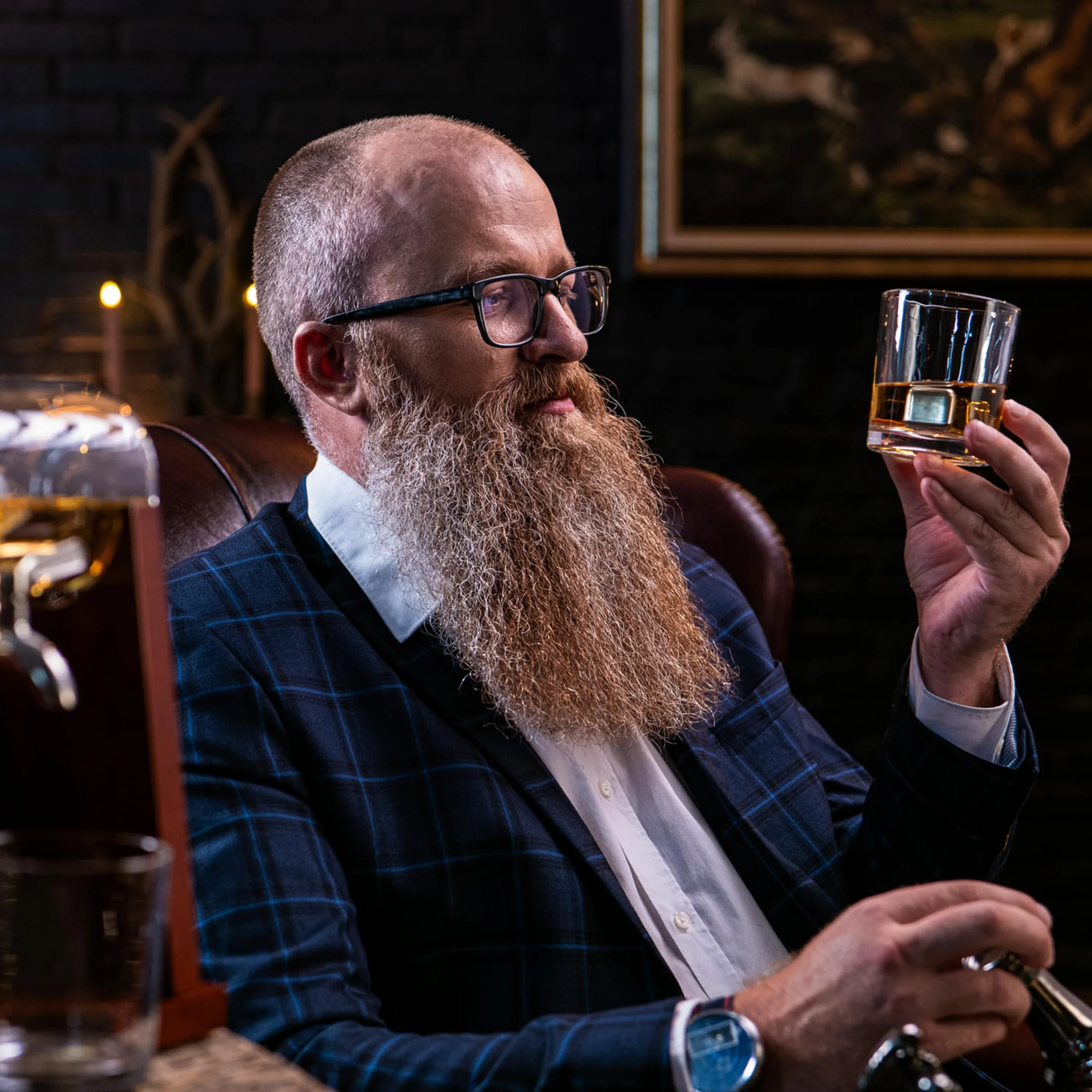 WHISISKEY Zestaw Karafka do Whisky - Zestaw Prezentowy Whiskey - Prezenty dla Mężczyzn - Pomysły na Prezent dla Mężczyzny - Żaglówki Karafka 1100ML, 2 Szklanki do Whisky, 4 Kamienie do Whisky